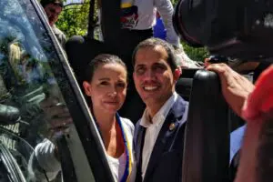 ría Corina Machado junto a Juan Guaidó