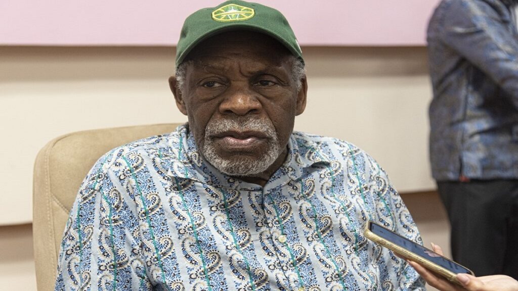 ¿Prohibir libros cuando necesitamos palabras? 2 Danny Glover