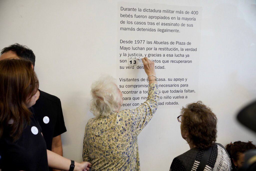Argentina recupera al nieto 138 robado por la dictadura en 1976 2 img 20241227 155921 152