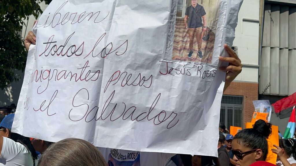 En imágenes: Venezuela se moviliza en defensa de connacionales secuestrados por Bukele 3 2 5