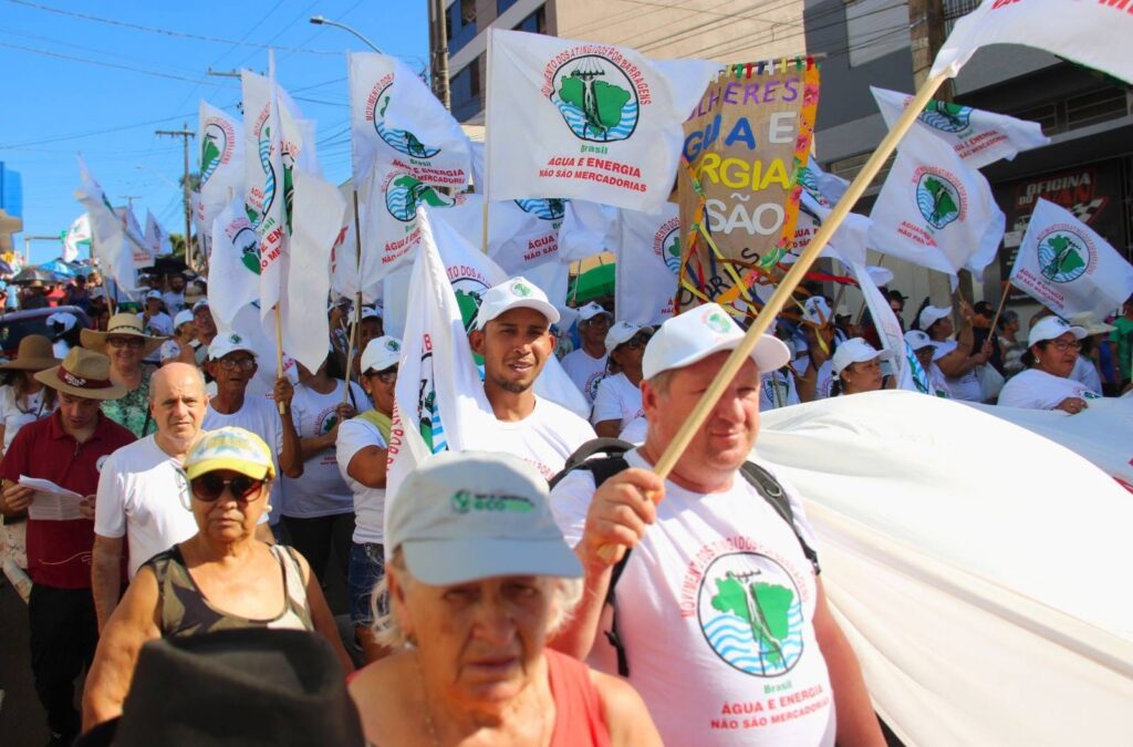 Realizan marcha en Brasil contra megaproyectos hidroeléctricos y crisis climática 2 3 1