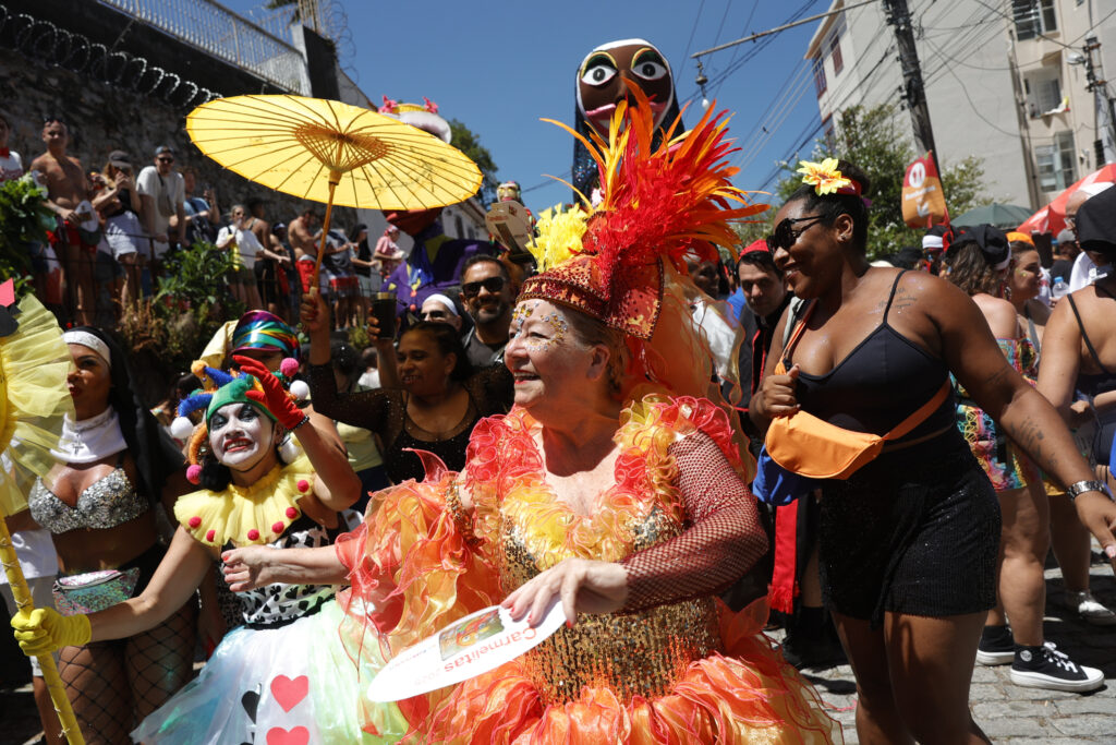 Tiempo de carnaval: Multitud de personas disfruta segundo día de fiestas en Río de Janeiro 3 7c5c661a45f795fcb43cf171debe92342f5abe4a
