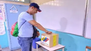 Consulta Popular en Venezuela: centros de votación siguen abiertos hasta que sufrague el último ciudadano 9 venezuela consulta popular foto telesur