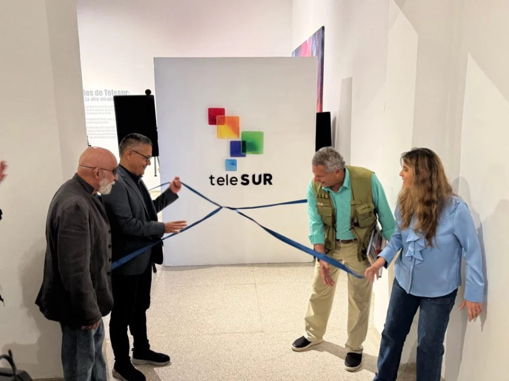 20 años de teleSUR: inauguran exposición híbrida "La otra mirada de la noticia global" 3 10 3