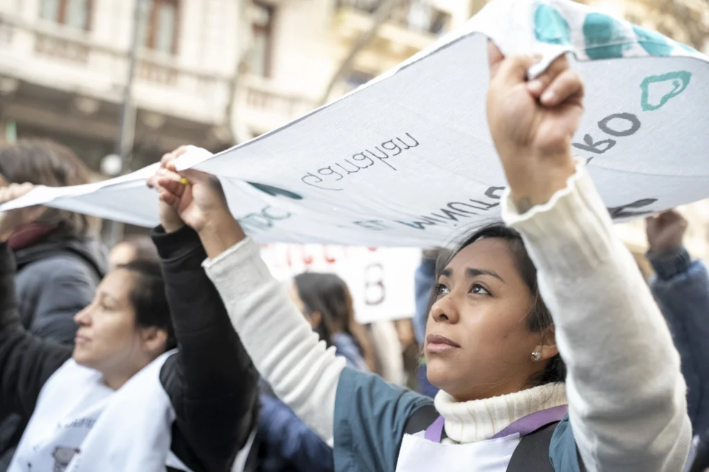 En imágenes: Multitudinaria marcha en defensa de la salud pública en Argentina 7 11 1