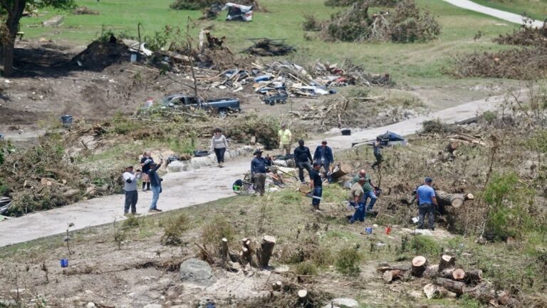 Inundaciones en Texas dejan cientos de desaparecidos y al menos 134 muertos 1 17aae44f5eacd5cd22cc85b4b22b7e49ece69802 1