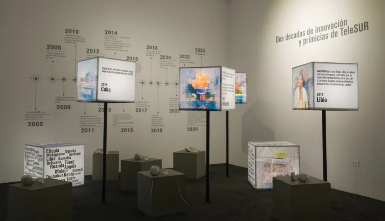 20 años de teleSUR: inauguran exposición híbrida "La otra mirada de la noticia global" 1 2 7