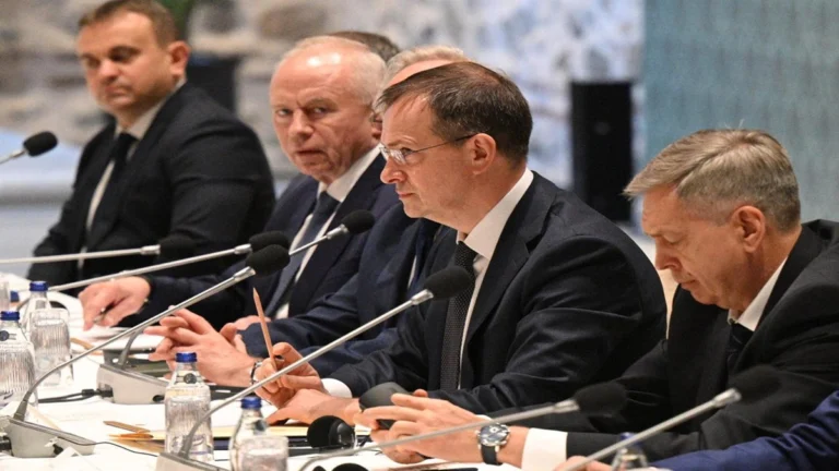 Kremlin confirma partida de delegación rusa para tercera ronda de negociaciones en Estambul 1 28a32b0a a446 404f 8b57 c3a6cddbd724