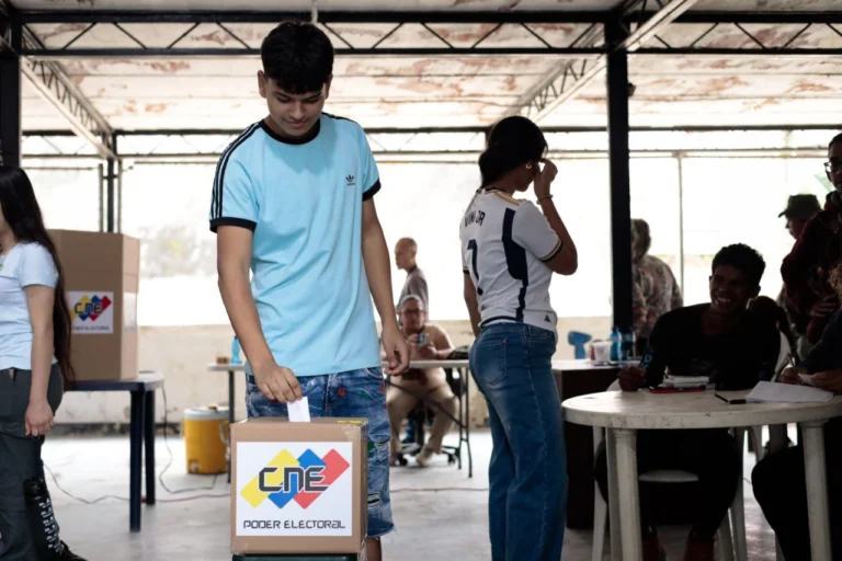 En imágenes: La juventud en Venezuela está haciendo historia 1 4916027912579297172