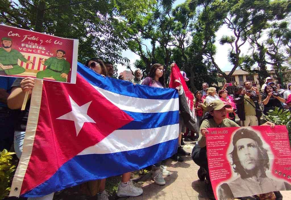 Exigen en México devolución de estatuas del Che y Fidel que fueron retiradas del Parque Tabacalera 2 520441039 1077028557864306 1282522199388967444 n