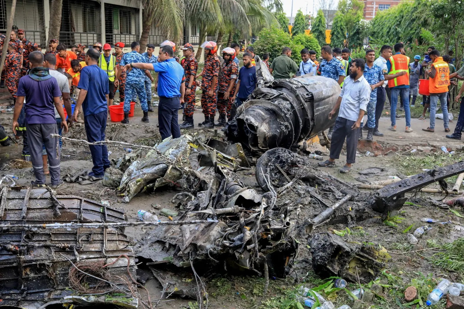 Ascienden a 31 los fallecidos por accidente aéreo en Bangladés 1 banglades.jpg