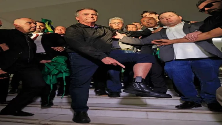 Brasil: Expresidente Bolsonaro enfrenta posible prisión por incumplir restricciones judiciales 1 bolso