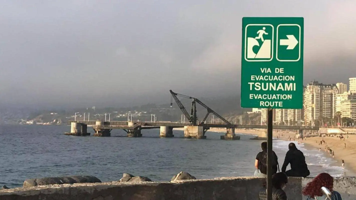 Países latinoamericanos se mantienen en alerta ante impacto de tsunami 5 chile tsunami.jpeg