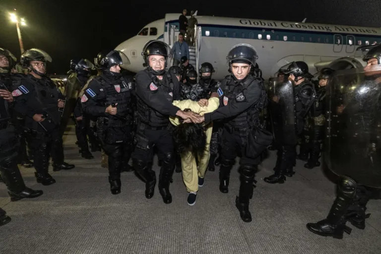 Washington denuncia al juez que frenó deportaciones de Donald Trump 1 deportados
