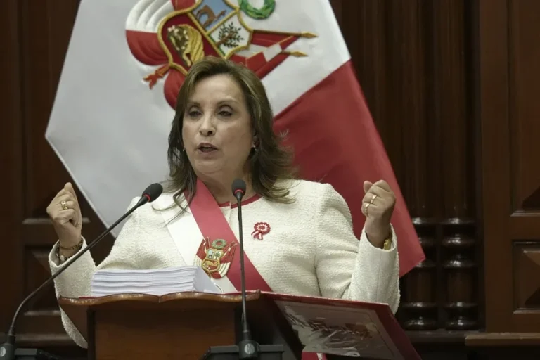 Bolivia: Arce manifiesta su "enérgico rechazo" a las "inadmisibles las palabras" de Dina Boluarte 1 dina peru