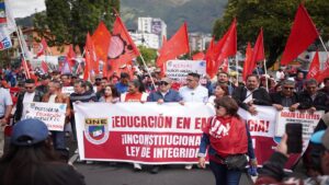 Gremios y estudiantes se movilizan contra reformas legislativas en Ecuador 5 ecuador 1