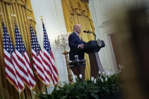 Tribunal federal frena intento de Trump de eliminar ciudadanía por nacimiento 17 epa4210 usa government