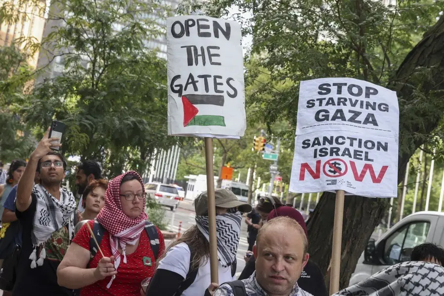 Hamás: Corredores de Israel "representan una política para gestionar la hambruna, no para acabar con ella" 2 gaza eeuu protesta hambruna israel foto efe.jpg