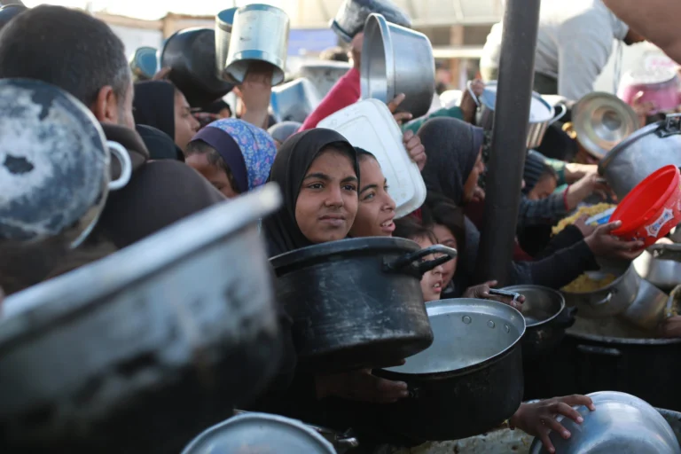 Hambruna en Gaza: "alimentos" que quitan la vida o el Holocausto del siglo XXI 1 gwt1 sjxoaatfis