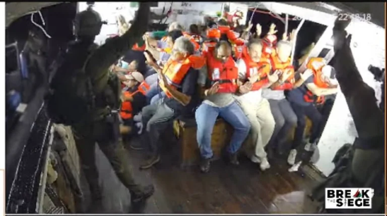 Israel asalta barco Handala de la Flotilla de la Libertad y secuestra a sus 21 voluntarios 1 handala