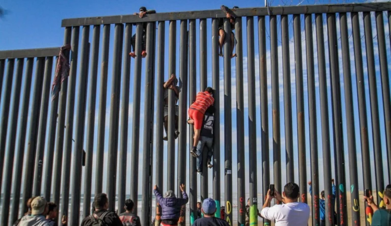 Trump pierde apoyo por gestión migratoria, según encuesta 1 image 23 7