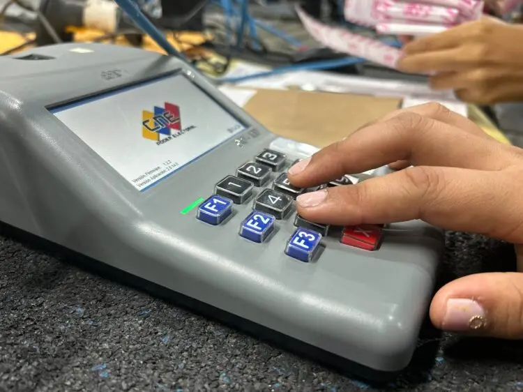 Elecciones Municipales en Venezuela: Expertos electorales destacan seguridad de máquinas de votación 