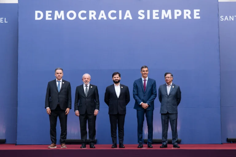 Cumbre "Democracia Siempre" aboga por una gobernanza internacional más eficaz 1 image 25 15