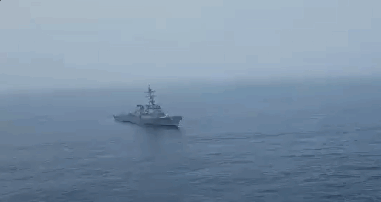 Irán obliga a destructor estadounidense a retirarse del mar de Omán 1 image 26