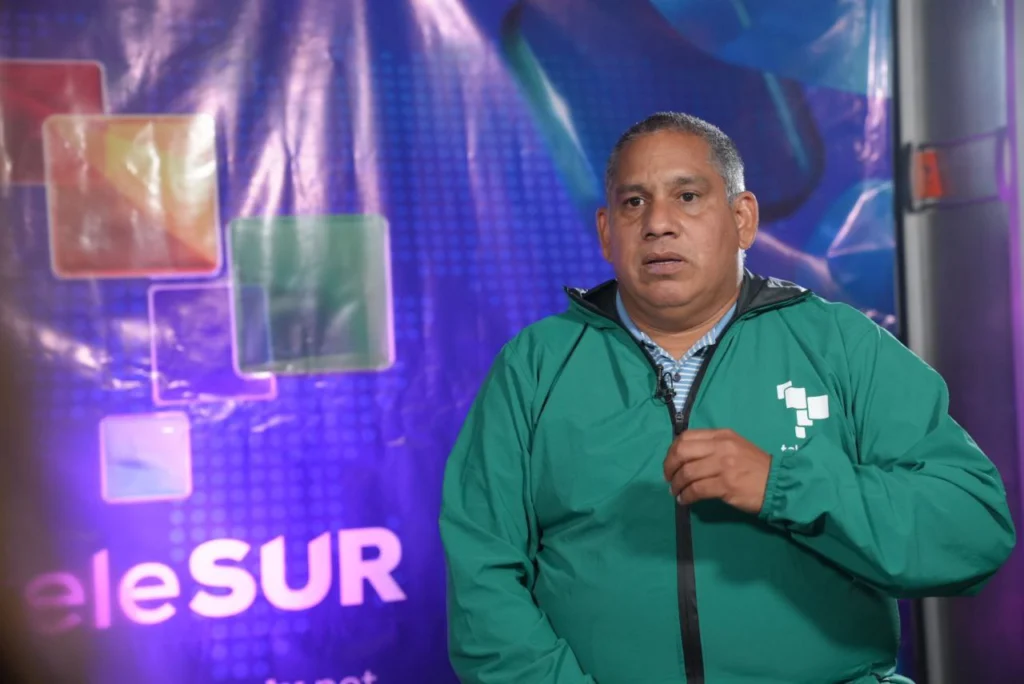 Reconocimiento: Los trabajadores con 20 años de vocación en teleSUR 8 jesus romero
