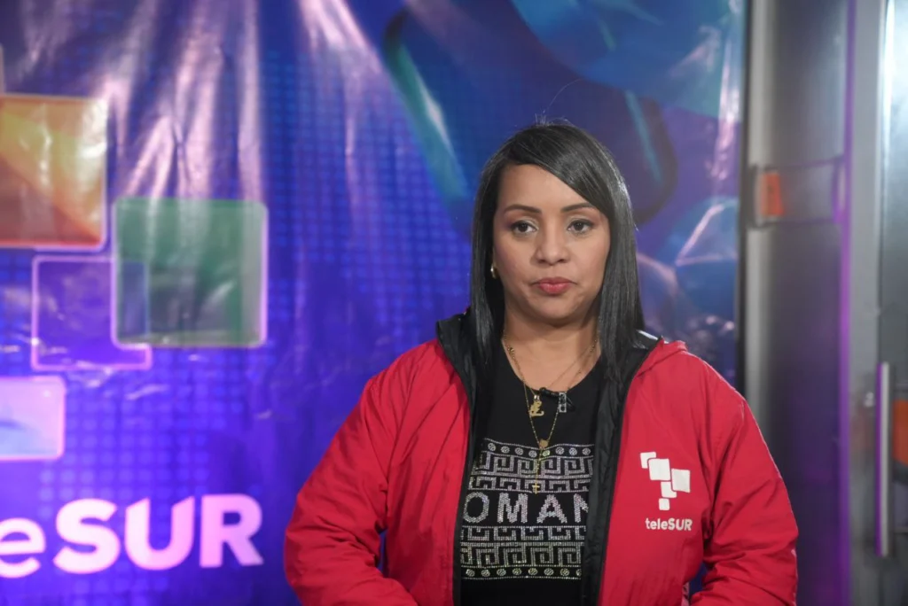 Reconocimiento: Los trabajadores con 20 años de vocación en teleSUR 6 laire