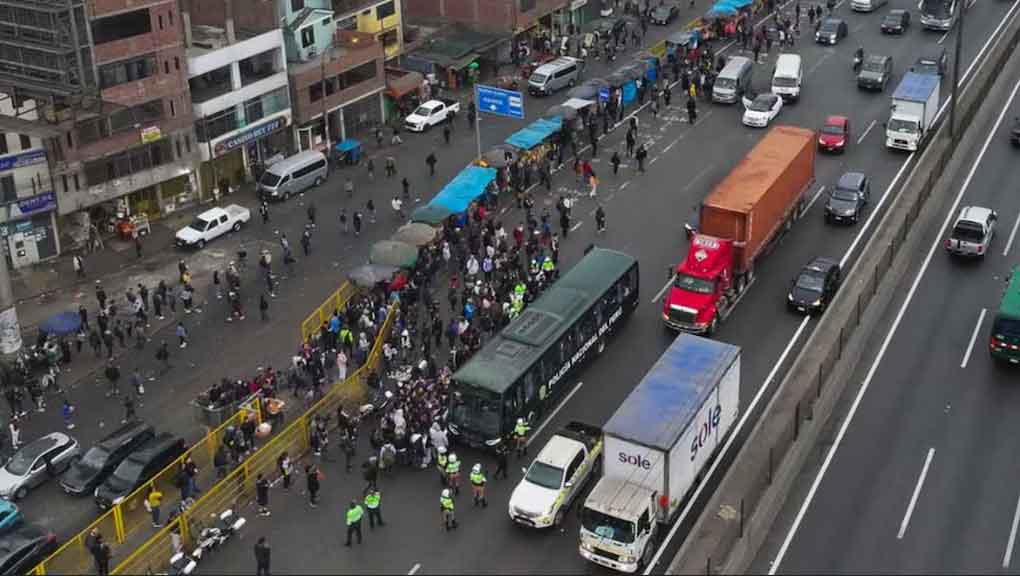 Transportistas informales en Perú mantendrán paro; sector formal rechaza sumarse 1 paro peru 1
