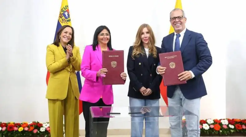 La vicepresidenta Ejecutiva de Venezuela, Delcy Rodríguez y la ministra de Comercio de Colombia, Diana Marcela Morales, firmaron un memorándum de entendimiento a fin de sentar las bases para la creación de una Zona Económica Especial de Paz, con la finalidad de que los sectores productivos de ambos países sean fortalecidos en pro del beneficio de los pueblos.