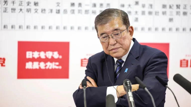 Inestabilidad política en Japón: Primer Ministro no renuncia tras perder mayoría parlamentaria 1 shigeru ishiba primer ministro japon foto efe