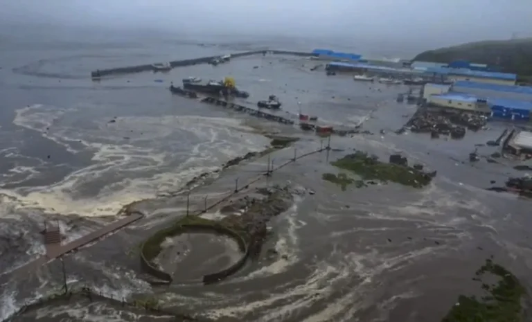 tsunami kuriles 1