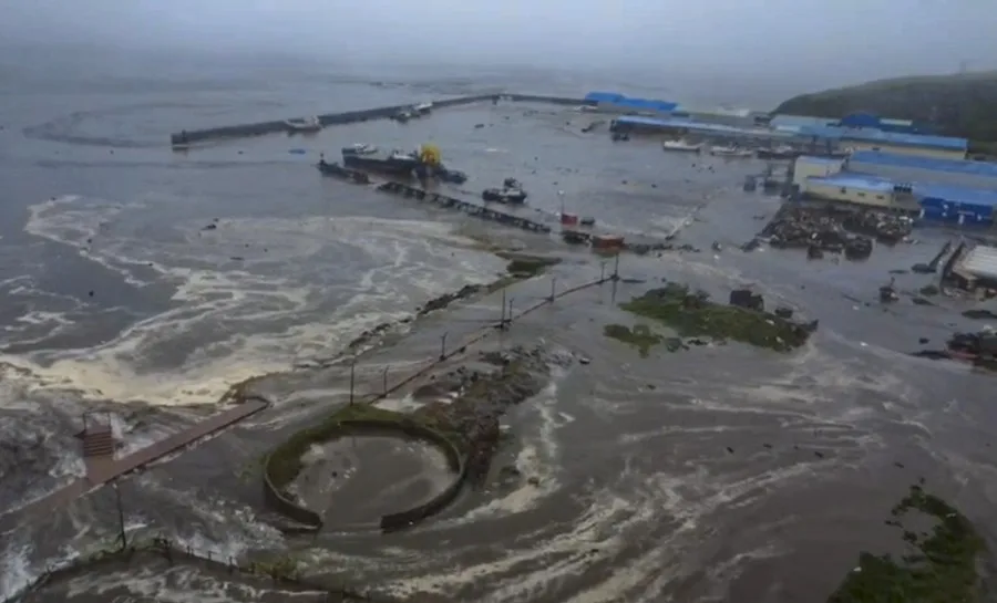 tsunami kuriles 1