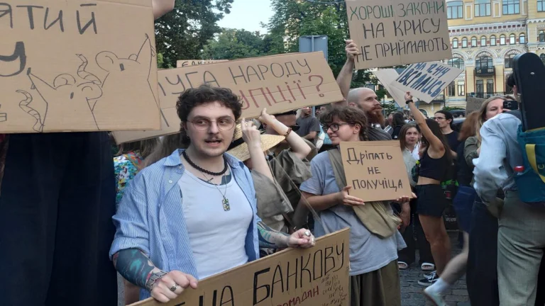 Continúan las protestas en Ucrania contra la nueva ley anticorrupción 1 ucrania