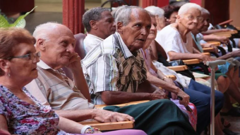 Cuba incrementará pensiones a partir de septiembre para más de un millón de beneficiarios 1 viejita 8