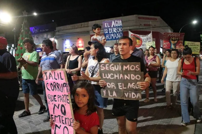 Más ajustes en Argentina: cortarán el agua por falta de pago y privatizan el derecho 1 voces asambleas rigi ley bases extractivismo 01