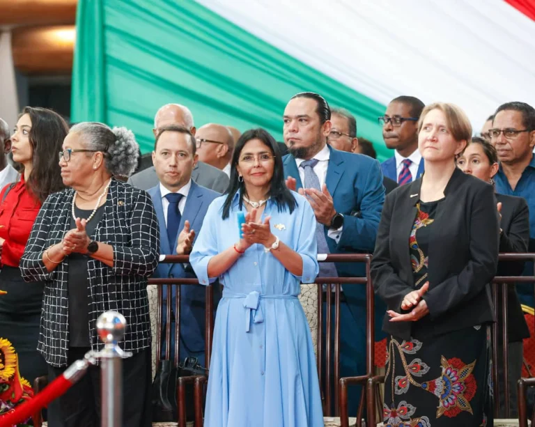 Delegación venezolana asiste a la toma de posesión de la primera presidenta de Surinam 1 whatsapp image 2025 07 16 at 12 45 17 pm