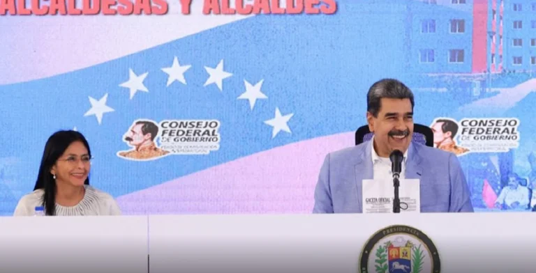 Presidente Maduro conecta 5.336 circuitos comunales con Consejo Federal integrado por gobernadores y alcaldes venezolanos 1 1 4