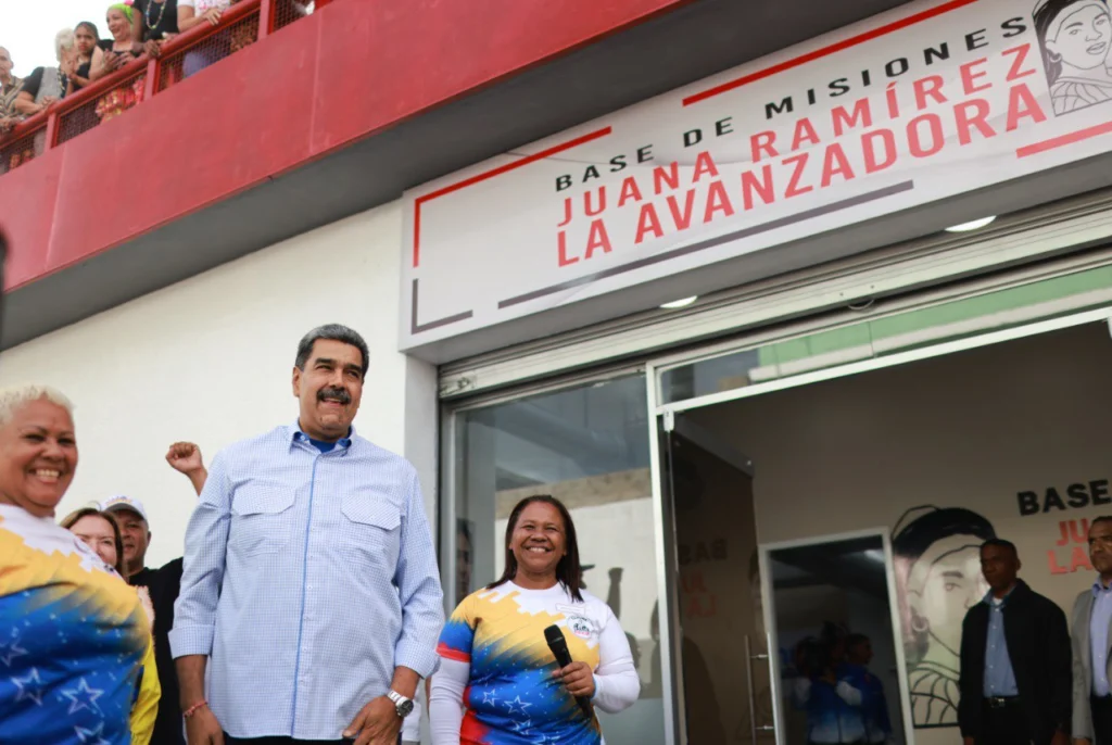 Nicolás Maduro lidera inauguración de Base de Misiones Socialistas en comuna Sarría, Venezuela 12 350b89d7 6406 43e4 a0f4 ca2bfb860d92