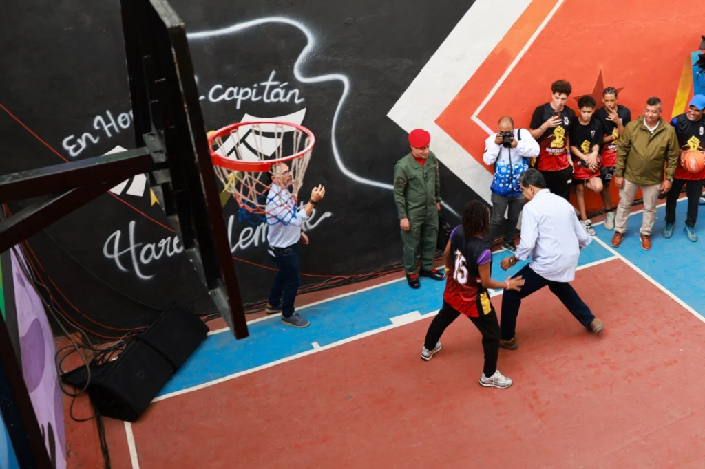 Nicolás Maduro lidera inauguración de Base de Misiones Socialistas en comuna Sarría, Venezuela 6 58dff175 9710 42dc 997d 68c3da63defe