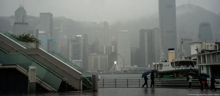 Ciudad china de Hong Kong es declarada en alerta máxima por lluvias 1 73529044 1004
