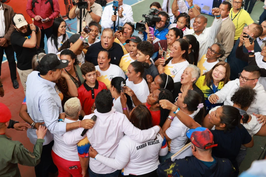 Nicolás Maduro lidera inauguración de Base de Misiones Socialistas en comuna Sarría, Venezuela 7 96d70bbe 3e58 45bf b1aa a888ddb66c1d