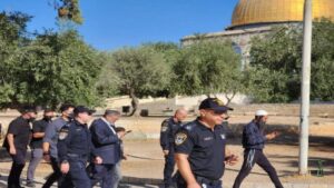 asalto mezquita al aqsa foto al mayadeen