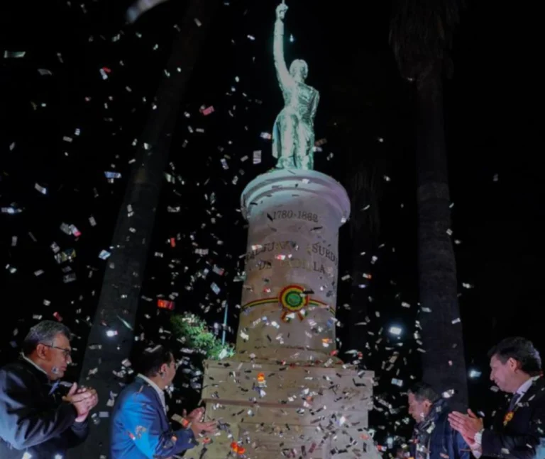 Bicentenario: Presidente Arce participa en descubrimiento del monumento de Juana Azurduy 1 bolivia monumento juana01