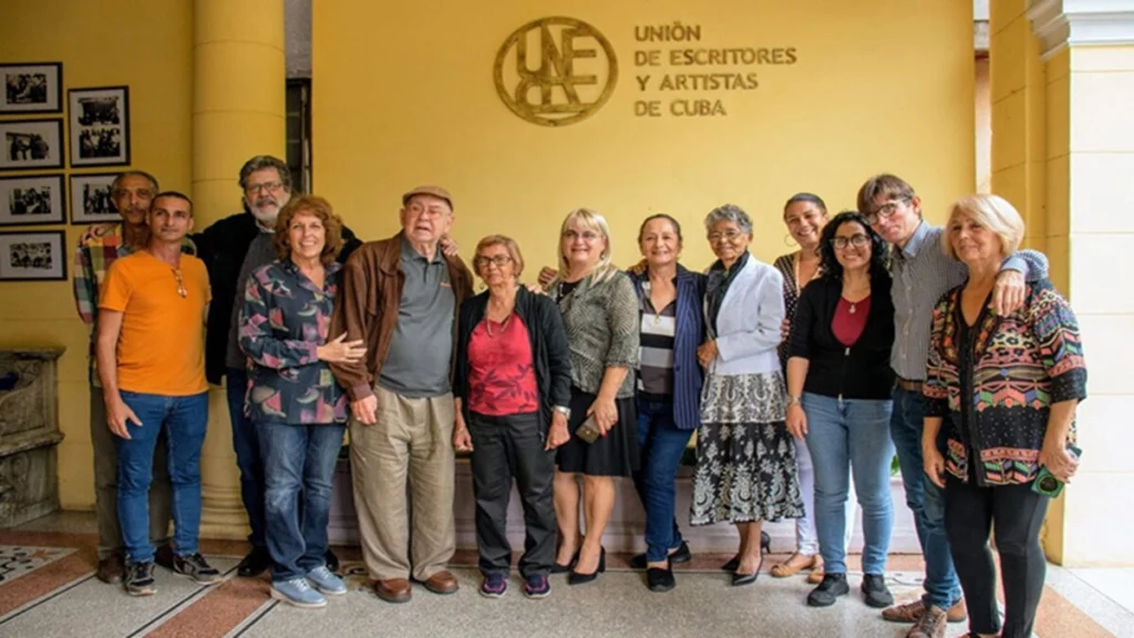 Intelectuales cubanos repudian despliegue militar de EE.UU. en el Caribe 2 cultores