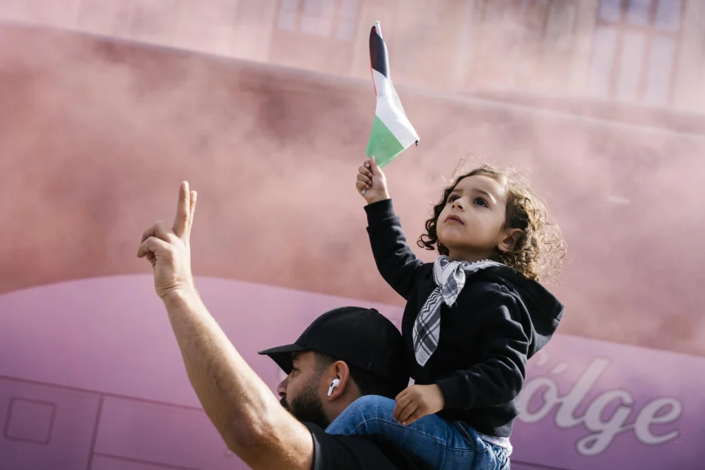En imágenes: Decenas de miles marchan en todo el mundo para condenar la hambruna en Gaza
