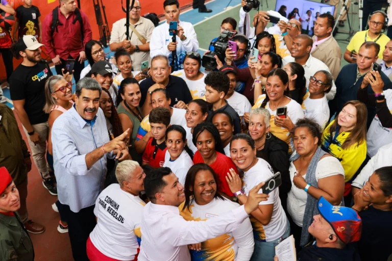 Nicolás Maduro lidera inauguración de Base de Misiones Socialistas en comuna Sarría, Venezuela 1 f3c44463 2b89 4874 8741 45c78829f9c3