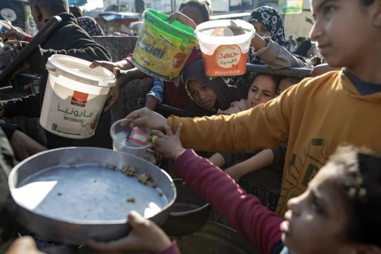 Medios palestinos: Sobornos a oficiales israelíes facilitan entrada de mercancías a Gaza 1 image 16